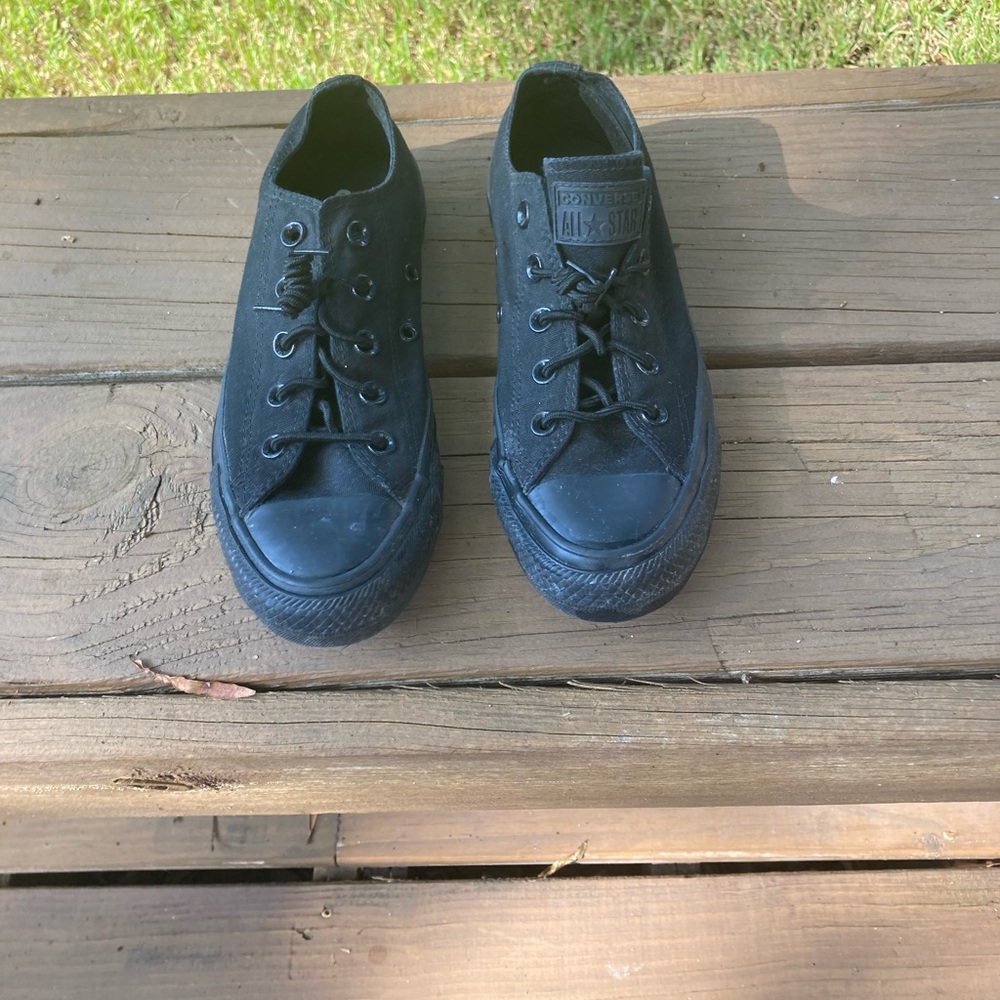 Converse low top black. Hardly worn.